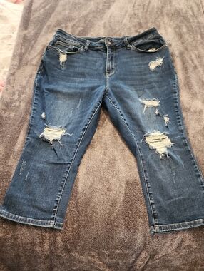 Judy Blue Distressed Dark Blue Capris